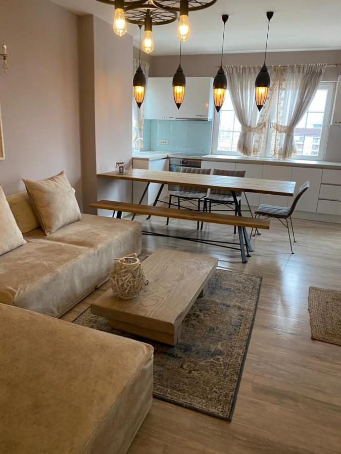 Cozy Lake Front Flat Bequeme Wohnung An Der See Pogradec Exterior photo