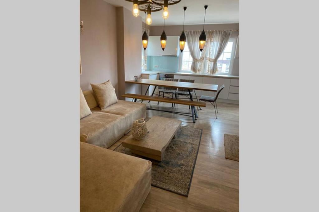 Cozy Lake Front Flat Bequeme Wohnung An Der See Pogradec Exterior photo