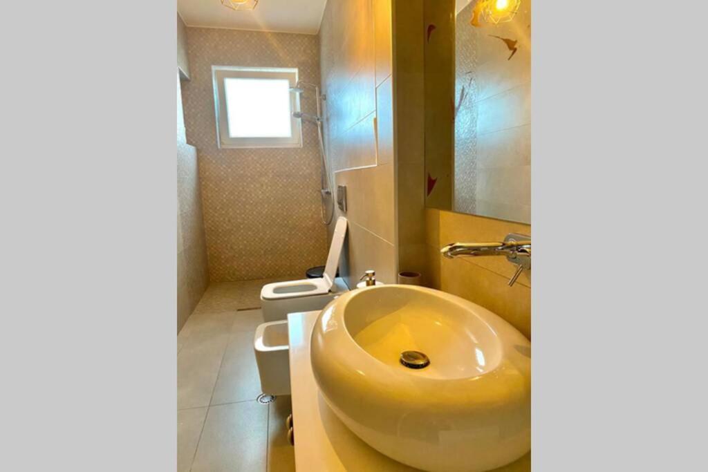 Cozy Lake Front Flat Bequeme Wohnung An Der See Pogradec Exterior photo